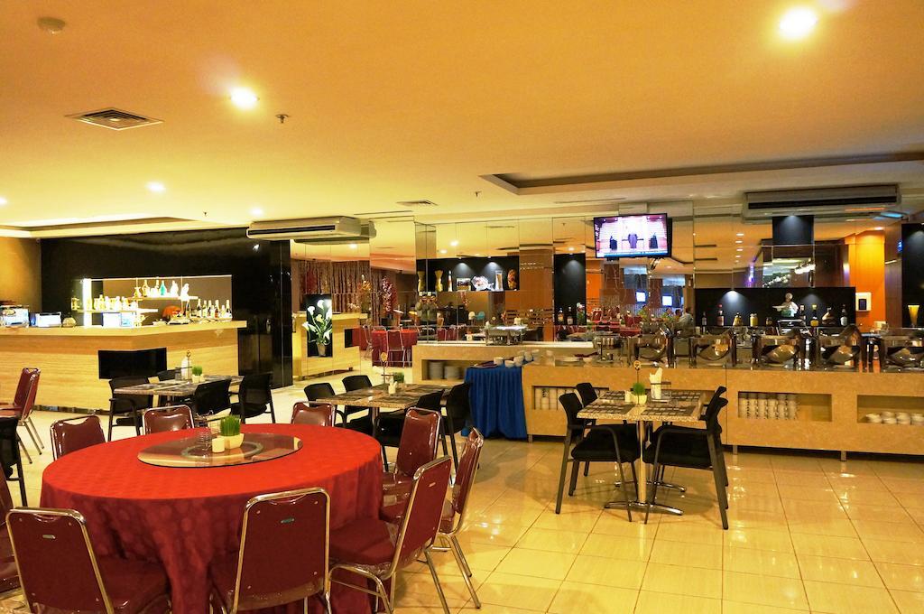 Quin Centro Hotel Palembang Esterno foto