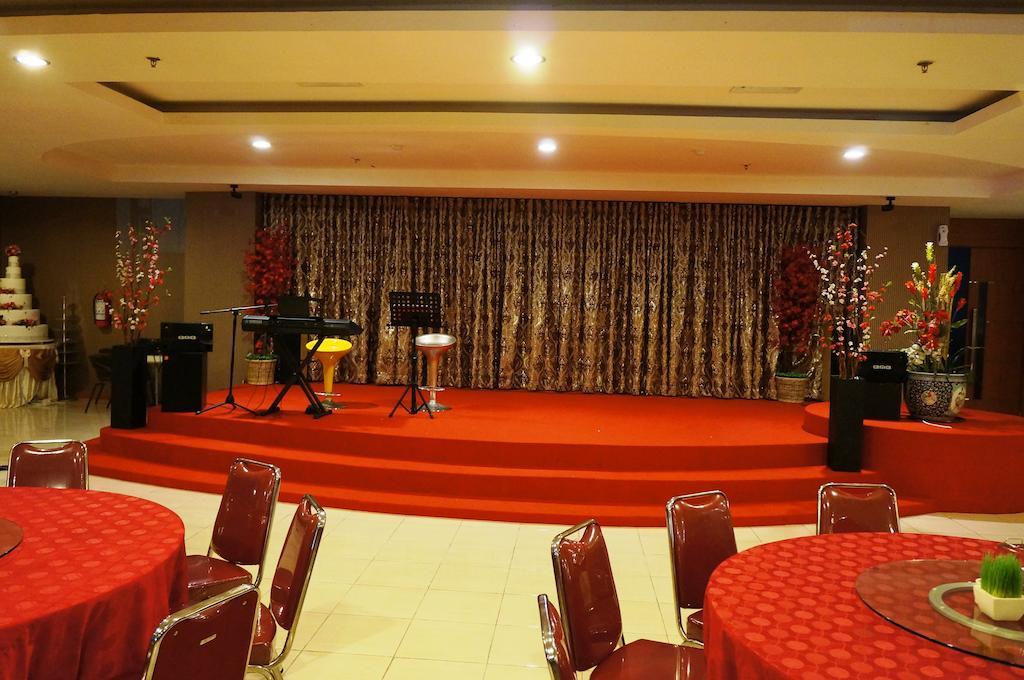 Quin Centro Hotel Palembang Esterno foto