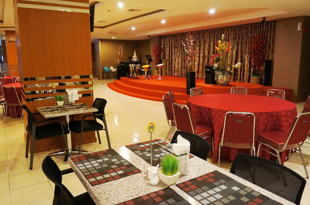 Quin Centro Hotel Palembang Esterno foto