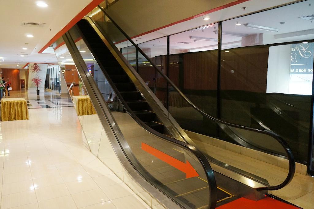 Quin Centro Hotel Palembang Esterno foto