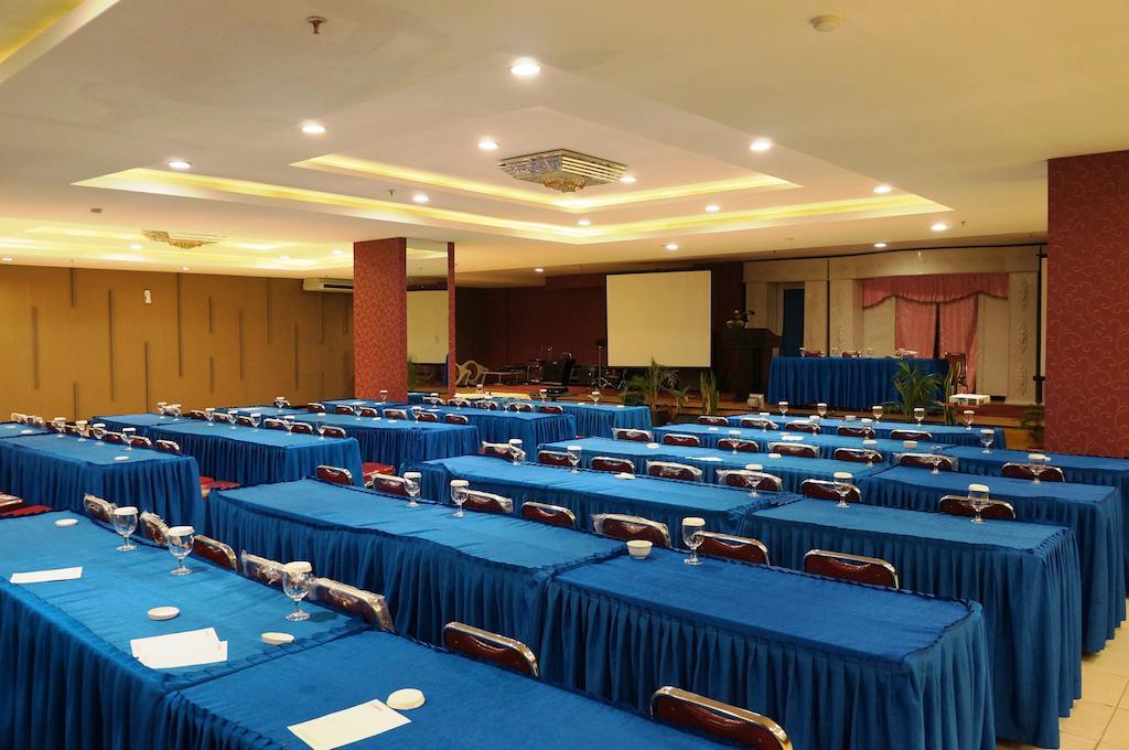 Quin Centro Hotel Palembang Esterno foto